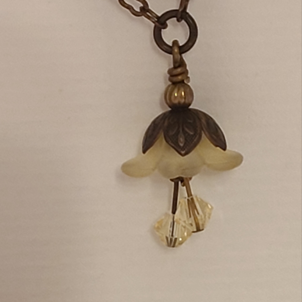 Fairy Flower necklace yellow - Picture 4 of 5
